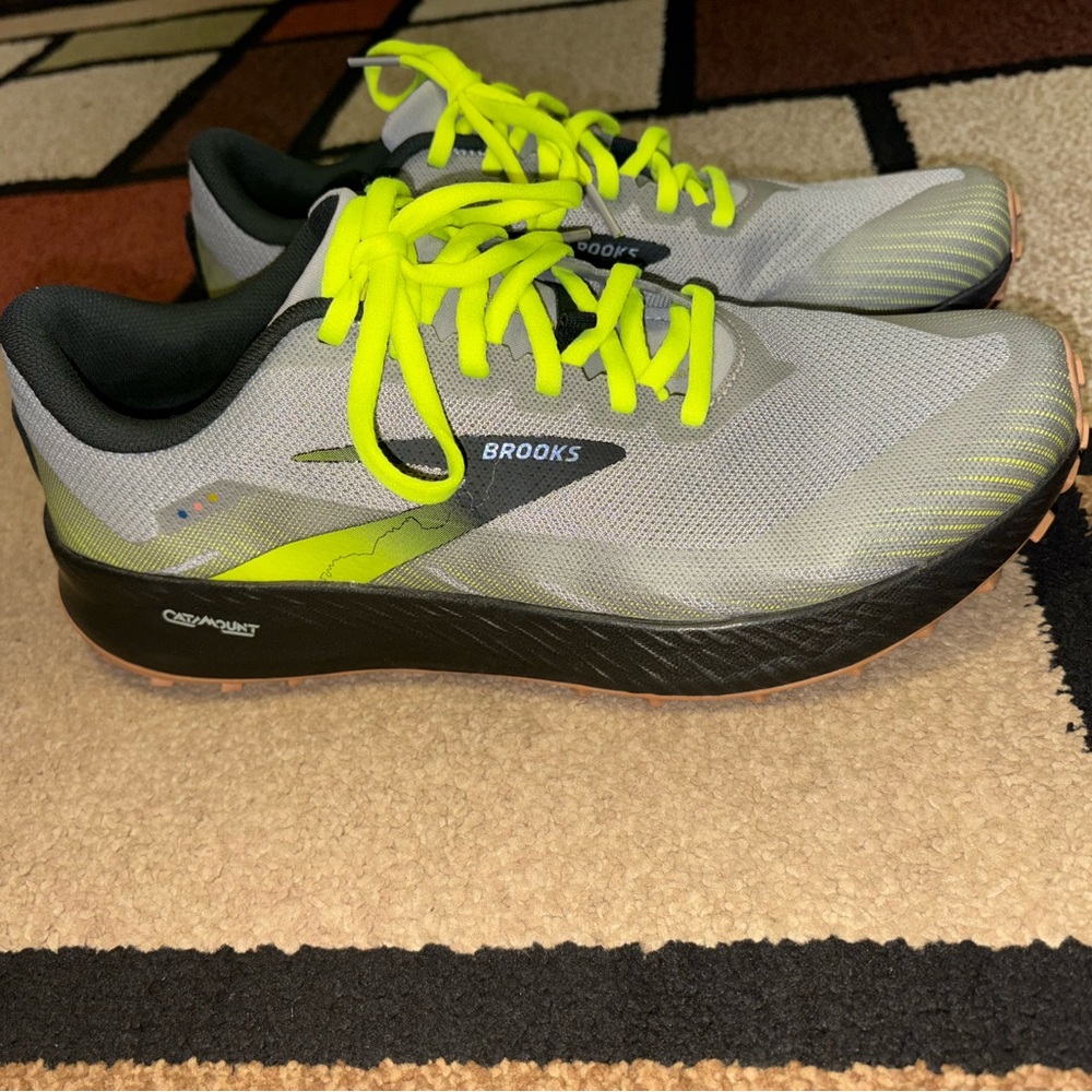 Brooks Catamount men’s 10.5 performance trail sneakers. Excellent condition.
